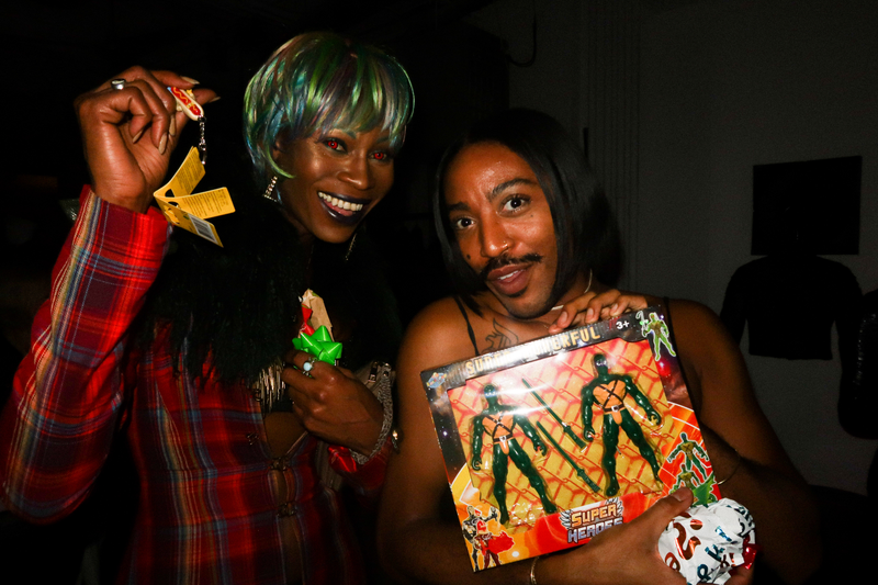 Illustration for article titled BRANDY ALLWORTHY AND EMMANUELLE LABOR HOST : AN ASHER LEVINE HOLIDAY PARTY